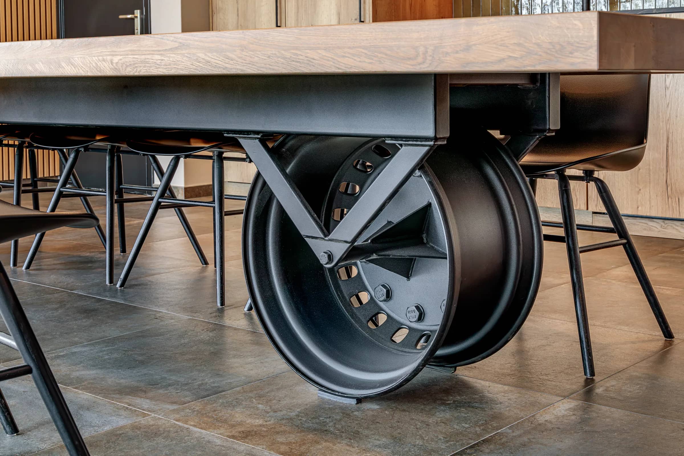 Close-up of the car rim base under the canteen table at Van Wieren in Emmeloord