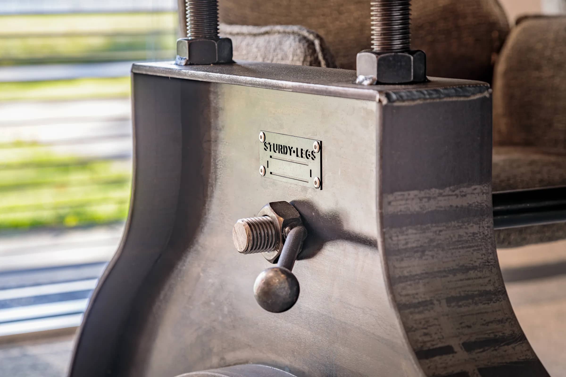 Cast iron column base with a name plate and levelling screw in the Advies en Kies office
